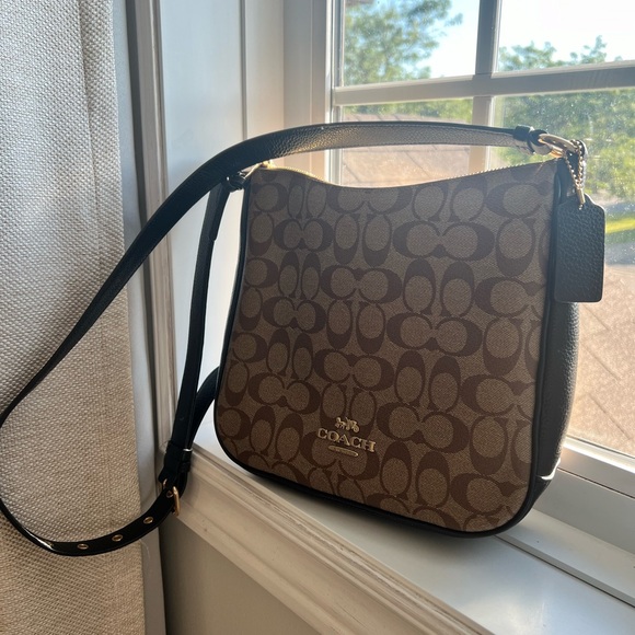 COACH signature crossbody bag - Picture 3 of 8